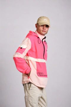 Jaqueta Corta Vento Anorak Camaleão Urbano Capuz Rosa - comprar online