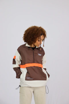 Imagem do Jaqueta Corta Vento Anorak Camaleão Urbano Capuz Marrom/Offwhite