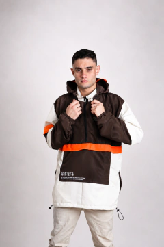 Jaqueta Corta Vento Anorak Camaleão Urbano Capuz Marrom/Offwhite - loja online