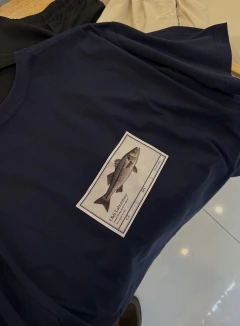 TEE FISH NAVY BLUE - OLDI na internet