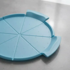Bandeja Pizza Pizzera Plastico Manija 8 Porciones Divisiones en internet