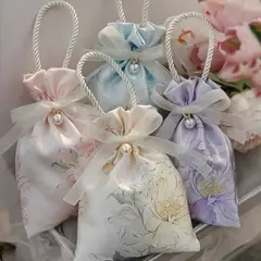 Bolsa de tela de saten. Varios colores disponibles. Precio por unidad.