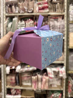 Caja violeta y celeste con florcitas. Precio por unidad. en internet