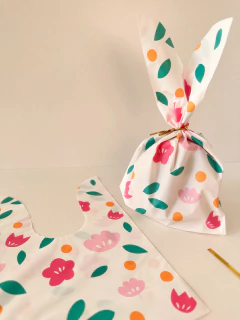 Bolsa cierre orejas "Flores" 13,3x22,5cms. Pack por 10 unidades.