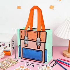 Bolsa de friselina con estampa mochila. Precio por unidad.