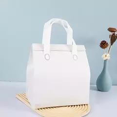 Bolsa lunchera térmica. Precio por unidad.