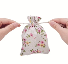 Bolsa arpillera floral. Precio por unidad. - Capkelitos