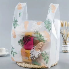 Bolsa camiseta translúcida con flores. Precio por unidad.