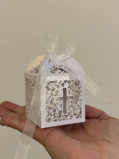 Caja calada cubo con cruz. Precio por unidad. - comprar online