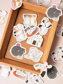Imagen de Pack con 46 stickers gatitos