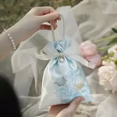 Bolsa de tela de saten. Varios colores disponibles. Precio por unidad. en internet