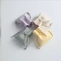 Bolsa para joyeria de gamuza de microfibra. Precio por unidad.