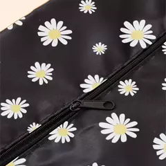 Bolsa con cierre para zapatilas. Margaritas. Precio por unidad. - Capkelitos