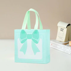 Imagen de Bolsa de friselina con estampa moño. Precio por unidad.