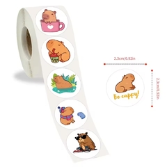 Rollo de stickers capibara x 500 unidades.