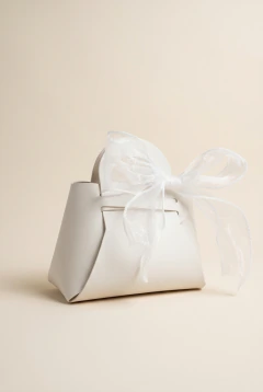 Carterita de Cuerina blanca. Dos tamaños. Precio por unidad.