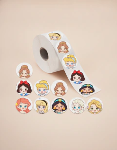 Rollo de stickers princesas x 500 unidades.