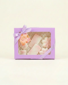 Caja con visor lila de 23x17x6 cms. Precio por unidad.