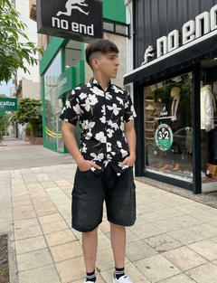 CAMISA FIBRANA NEGRA FLORES BLANCAS 39152