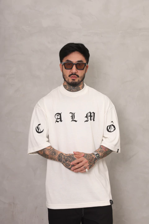 Camiseta Oversized LONDON - OFF WHITE - comprar online
