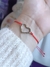 Pulsera hilo roja corazón