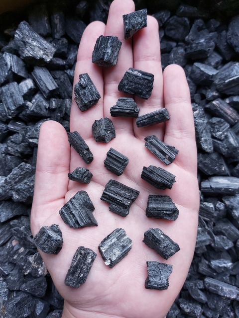 Turmalina negra en bruto mini