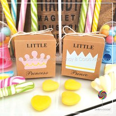 CAJA CORONA 5,5 x 5,5 cm con soga rosa o celeste a elección