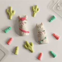 Molde para chocolate - Set de 2 unidades Llamitas y Accesorios - Cactus - Parpen - comprar online