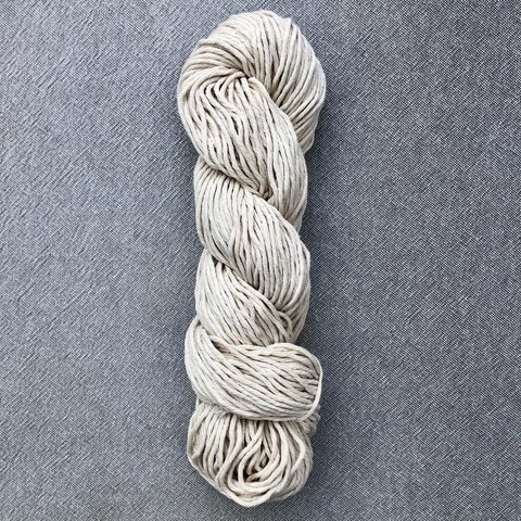 Hilado Semigrueso de Algodón Color Crudo 150 grs. aprox.
