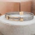 Bracelete masculino Triple Shine em aço inox com terminais folheados a ouro 18k – joia sofisticada, moderna e exclusiva da Coleção Latitude.