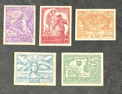 Brasil 1945 - série Completa Nova - Vitória dos Aliados - selos em papel cartão oriundos de folhinha!