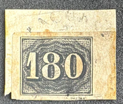 Numerais - Numeral 180 réis com pigmentos azuis, belas margens, sobre fragmento - 900 Ufs.