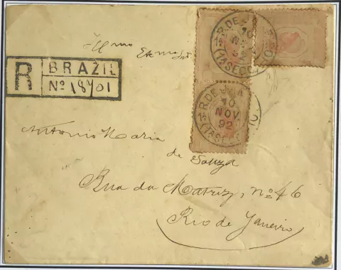 Brasil (79 MFI) Carta registrada do Rio de Janeiro de 10 de novembro de 1892 endereçada à mesma cidade. Carimbo de recepção no verso. Par e selo com a variedade "Efígie no verso".