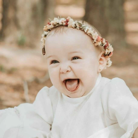 Corona finita para Niñas Pequeñas/Bebas (con cintas de ajuste en la parte posterior)