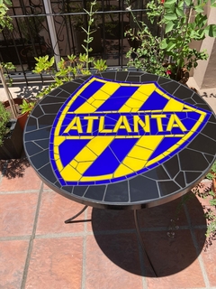 Mesa Mosaiqueada. Diseño Atlanta. Apta Exterior. 60 x 70 cm.