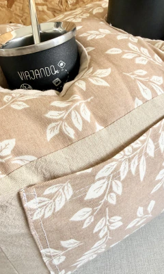 ALMOHADÓN MATERO DOBLE HOJITAS FONDO BEIGE - comprar online
