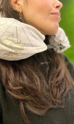 CUELLO ESCONDE ROPA MAPA GRIS en internet