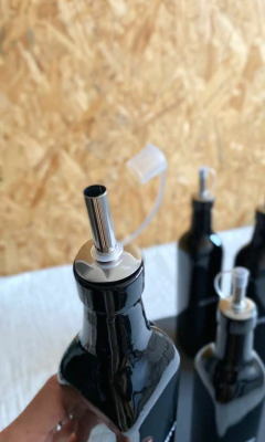 VINAGRERA DE VIDRIO NEGRO - Ayquelindo