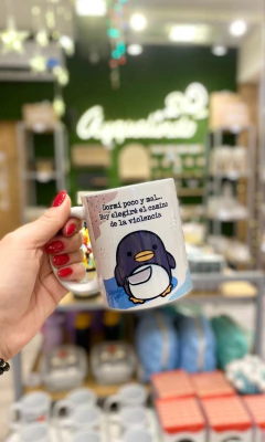 TAZA CERAMICA DORMI POCO Y MAL - comprar online