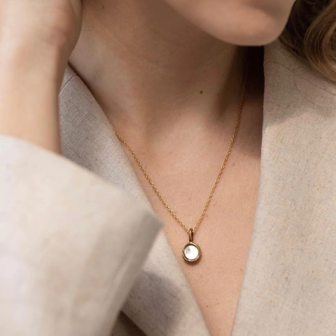 Colgante Nácar en bronce con baño de oro