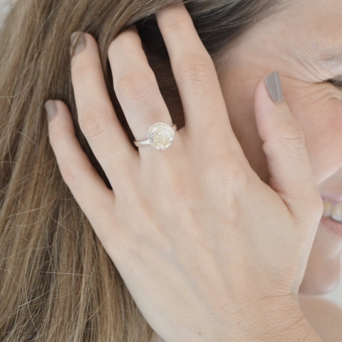 Anillo rosa de plata