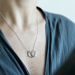 Colgante irregular mini plata