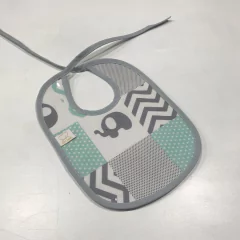 Imagen de Baberos de Tela Impermeables con tiras para atar