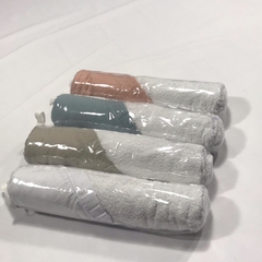 Toallón con Capucha Lisa c/Volados - comprar online