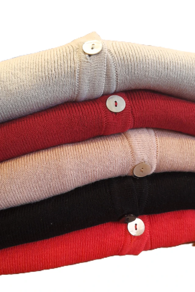 Cardigan Avutarda de Vellón Negro — imagen 4
