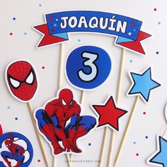 DECO TORTA BANDEROLA + TOPPERS FORMITAS DE PERSONAJES - TEMÁTICA A ELECCIÓN - Lorenza Diseño