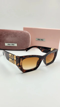 Óculos de Sol Miu-Miu SMU09W com Formato Geométrico - loja online