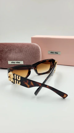 Óculos de Sol Miu-Miu SMU09W com Formato Geométrico - M&M Acessorios