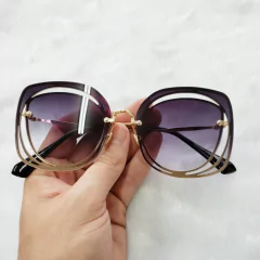 Óculos de Sol Feminino Miu Miu Cute - loja online