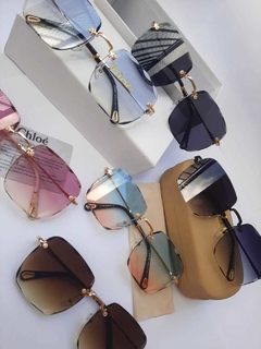 Óculos de Sol Chloe Flower Square Cores Variadas - comprar online